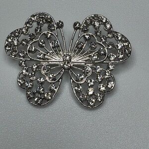 🦋 Sparkling Butterfly Brooch – Silver Tone with Clear Rhinestones